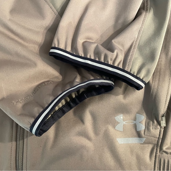 Under Armour mens lightweight coat. - Picture 7 of 12